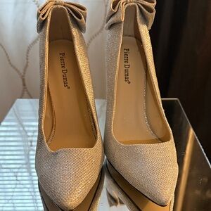 Pierre Dumas Women's Glitter Pointed Toe Heels with Bow - Gold